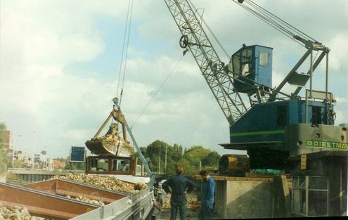 laden suikerbieten met kraan