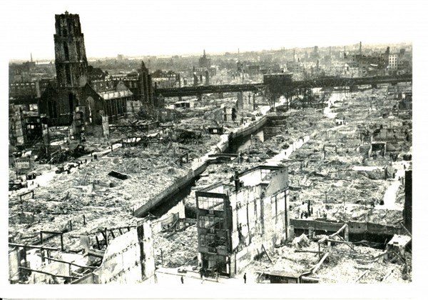 Steigersgracht na mei 1940.jpg
